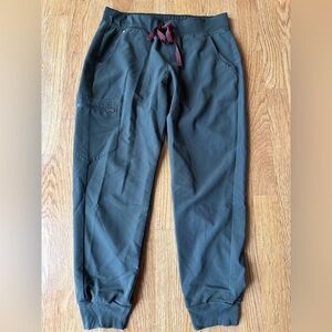 FIGS High Waisted Uman Relaxed Jogger Scrub
Pants size M/P
